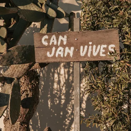 Jan Vives לינה וארוחת בוקר